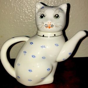 Novelty Ceramic China Cat Teapot 5.5 Inches Tall White with Blue Star Pattern